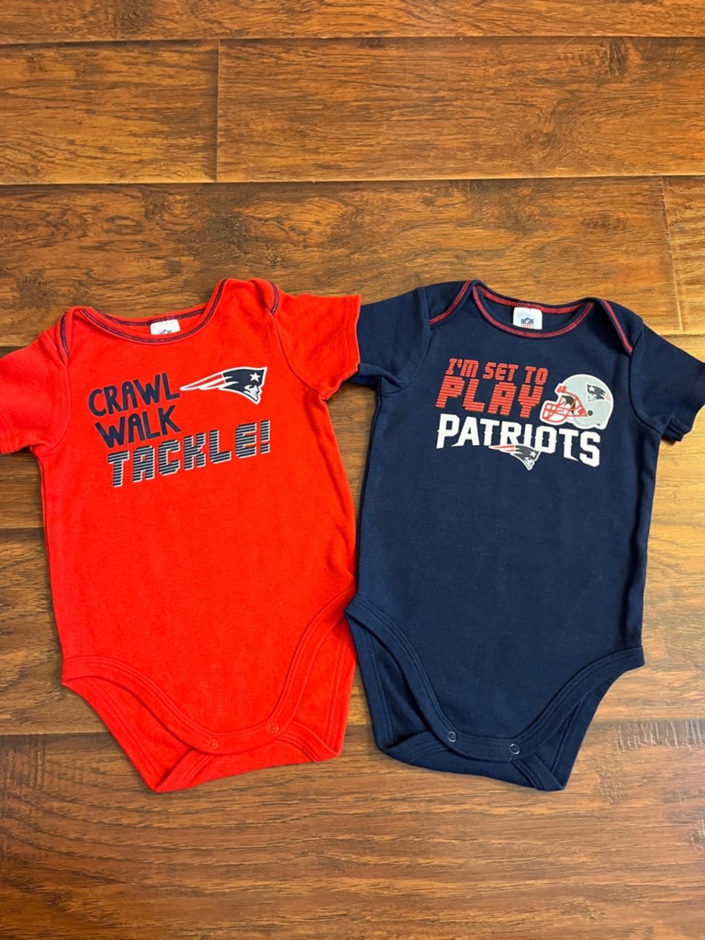 ⭐️⭐️ PICK 5 / $20 (2) NFL Baby One-Piece Bodysuits - New England Patriots 6-12M